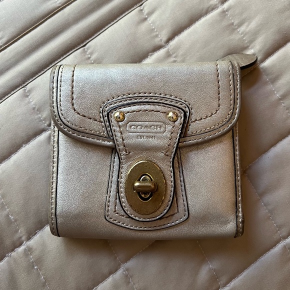 Coach Legacy Gold Turlock Small Wallet with pink lavender leather lining - Picture 1 of 5